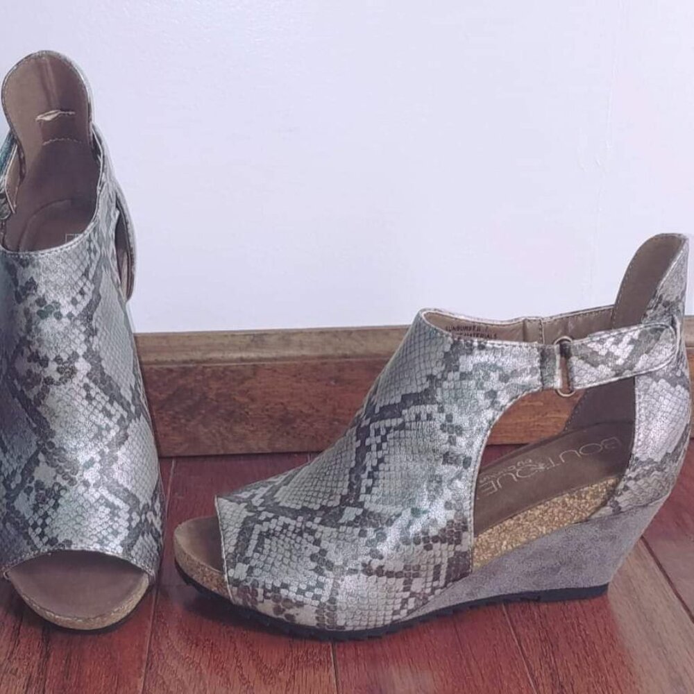 NIB. Sunburst II Taupe snake print Corkys wedge heel Size 9,10 And 11